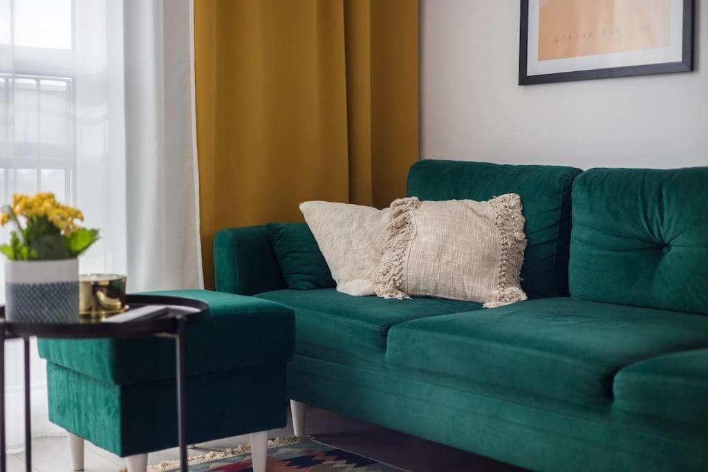 Specious City Center Studio With Park View Варшава Екстериор снимка