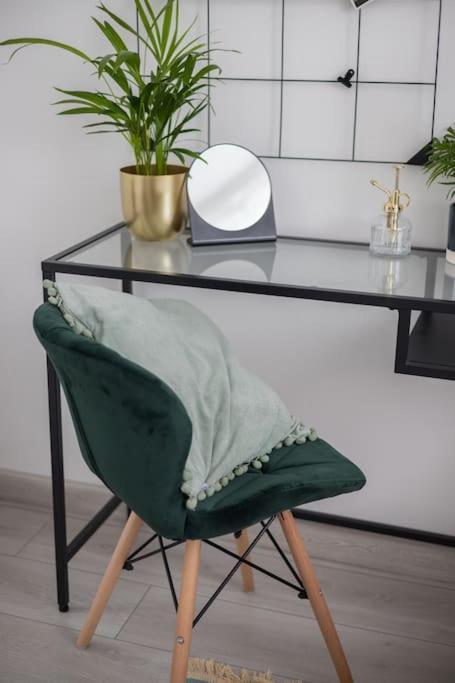 Specious City Center Studio With Park View Варшава Екстериор снимка